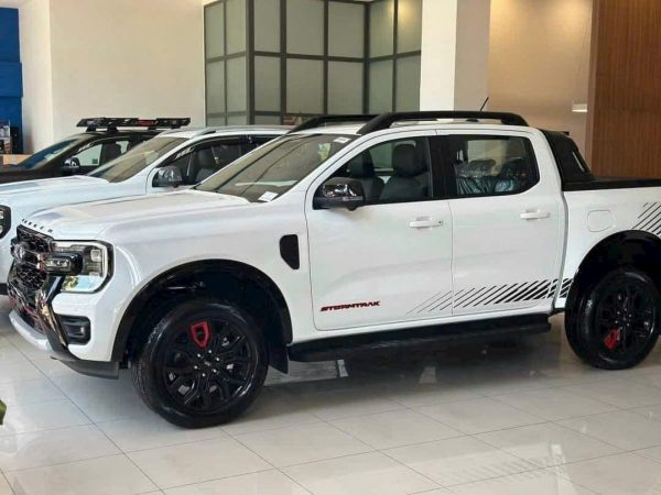 Ford Ranger StormTrak 4x4 AT 2.0L Bi-Turbo | Đánh Giá Chi Tiết & Giá Bán